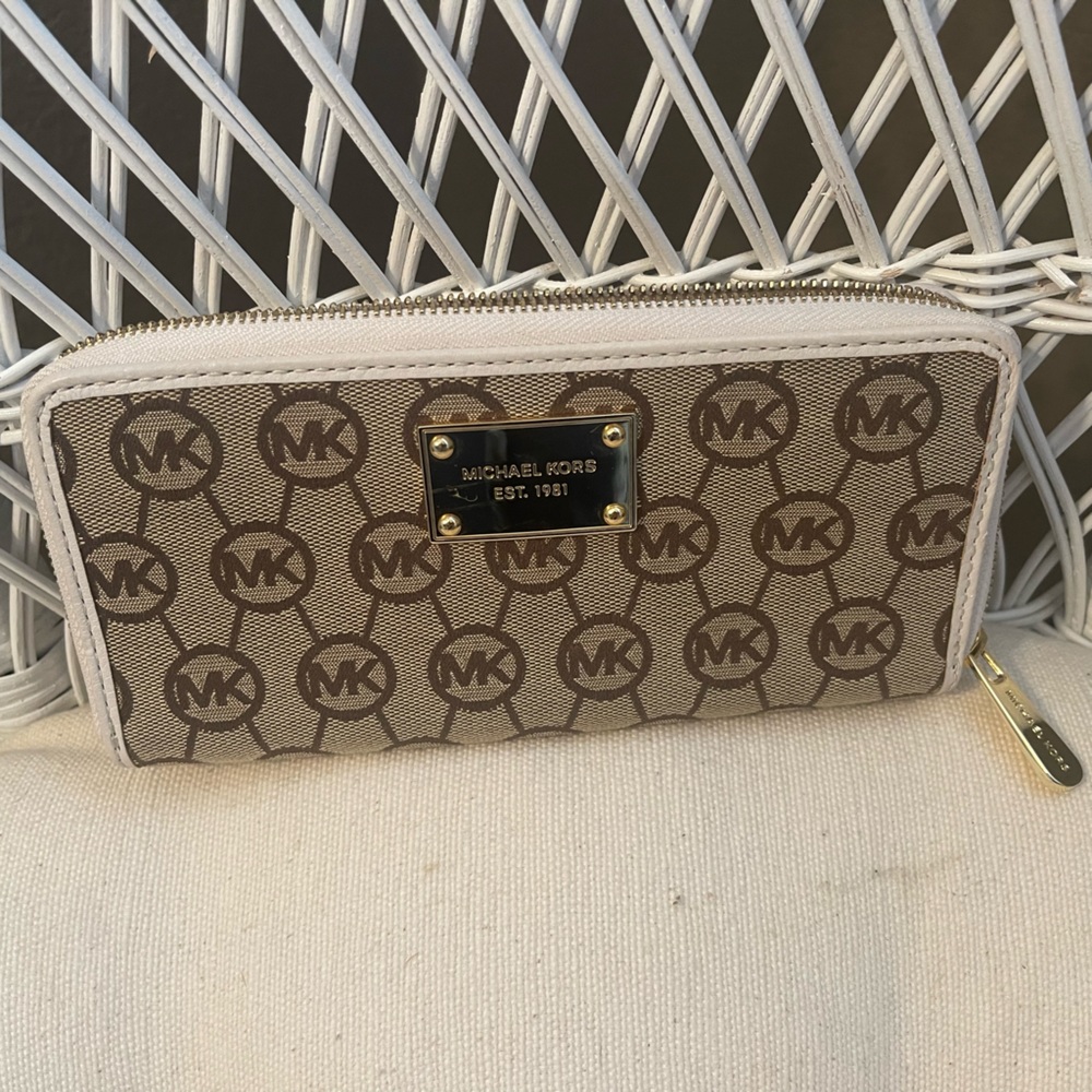 Michael Kors Zippered Wallet - Like New